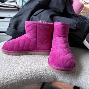 Pink Quilted Ugg boots sz 6